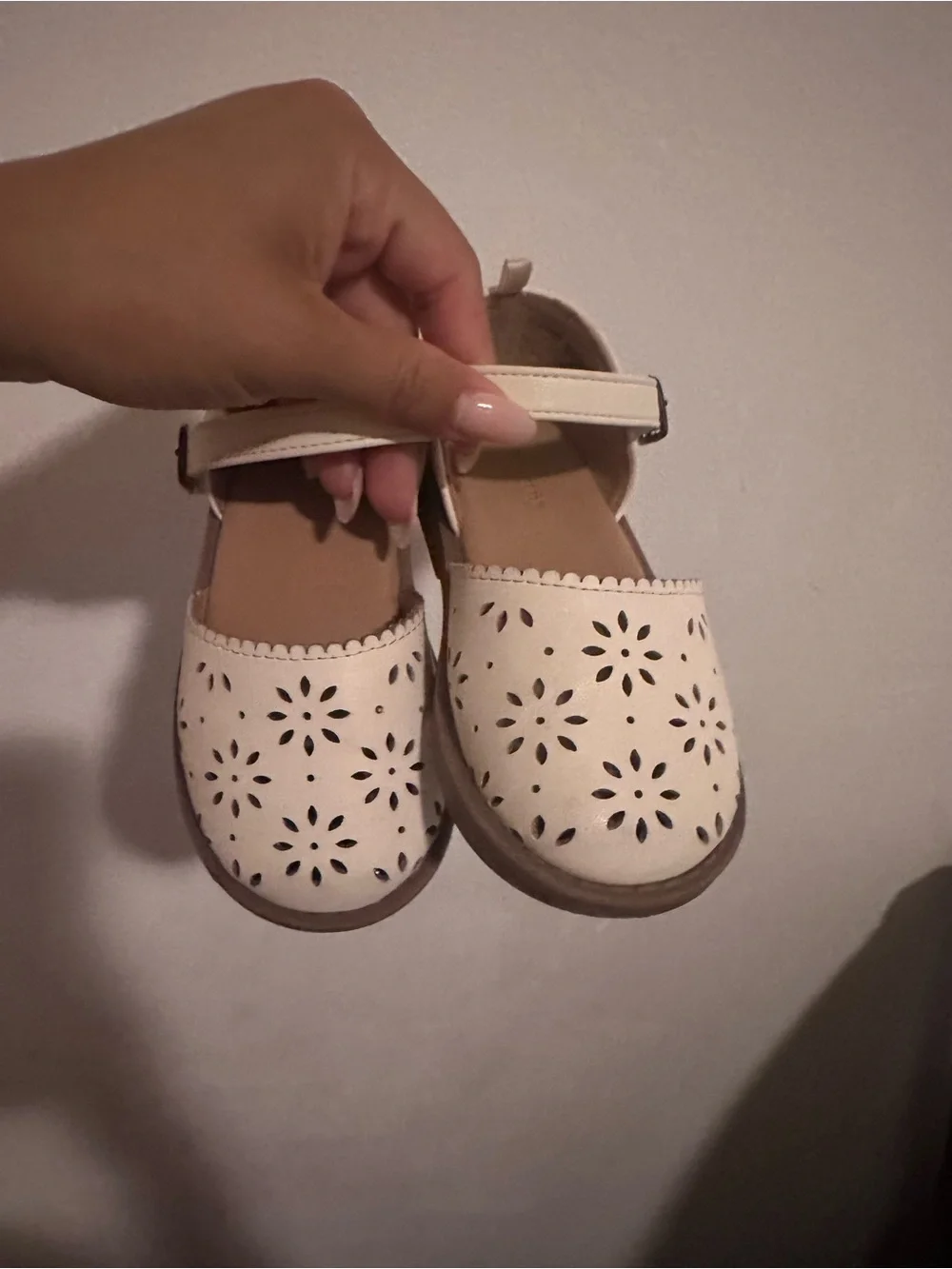 Old Navy Cream Flower Cutout Mary Jane Shoes
